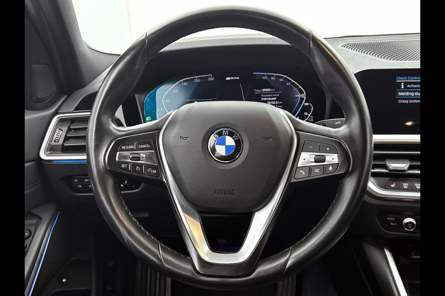BMW 3-serie 330e eDrive Edition Sport-Line (NL-auto, Dealer OnderH, Sfeerverlichting, Camera, StoelV, Cruise, Leder, Etc)