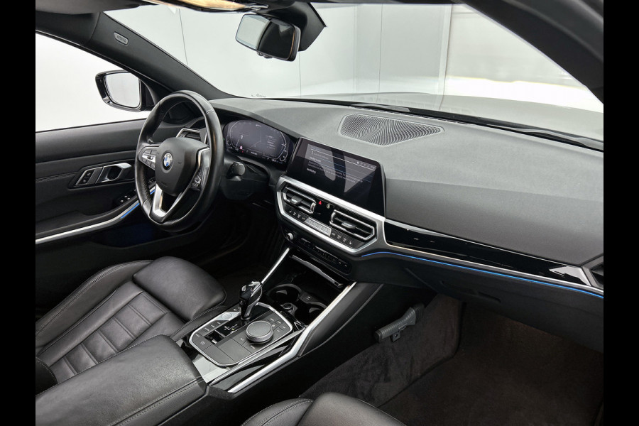 BMW 3-serie 330e eDrive Edition Sport-Line (NL-auto, Dealer OnderH, Sfeerverlichting, Camera, StoelV, Cruise, Leder, Etc)