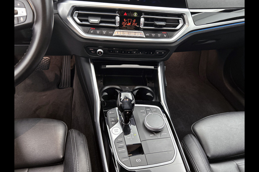 BMW 3-serie 330e eDrive Edition Sport-Line (NL-auto, Dealer OnderH, Sfeerverlichting, Camera, StoelV, Cruise, Leder, Etc)