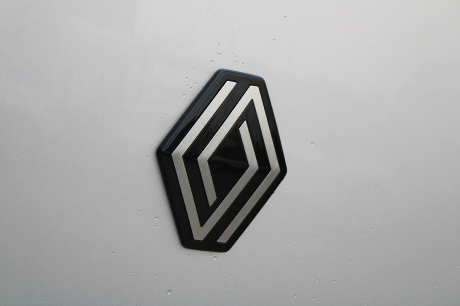 Renault Master T35 2.0 dCi 170pk L2H2 Extra - Navigatie - Camera - 270 gr deuren - Parkeersensoren - Draadloos laden - Rijklaar