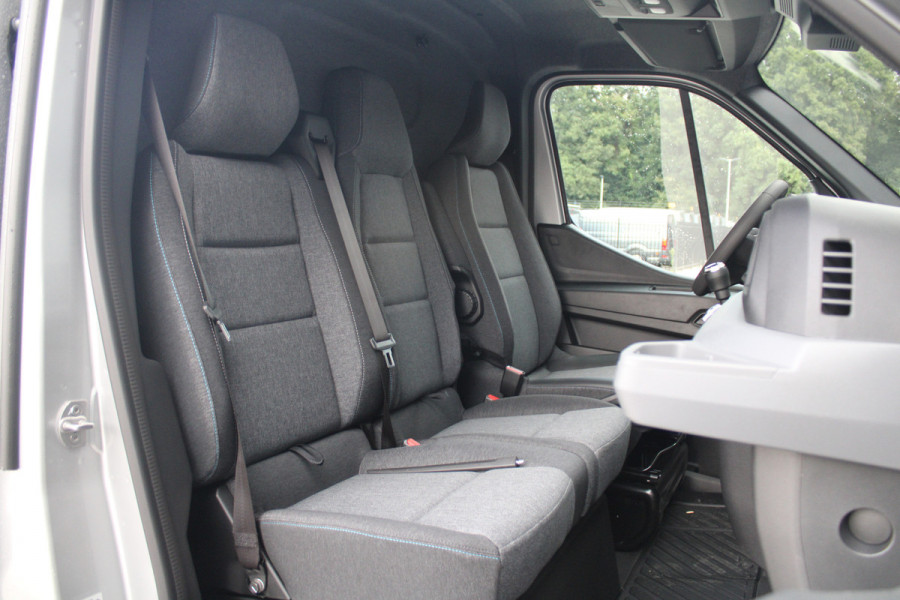 Renault Master T35 2.0 dCi 170pk L2H2 Extra - Navigatie - Camera - 270 gr deuren - Parkeersensoren - Draadloos laden - Rijklaar