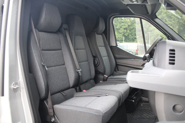 Renault Master T35 2.0 dCi 170pk L2H2 Extra - Navigatie - Camera - 270 gr deuren - Parkeersensoren - Draadloos laden - Rijklaar