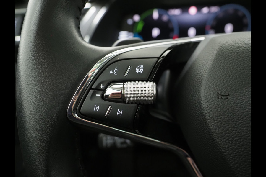 Škoda Superb Combi 1.4 TSI iV Laurin & Klement | Panoramadak | Trekhaak | Massage | Canton | Keyless | Adaptive Cruise