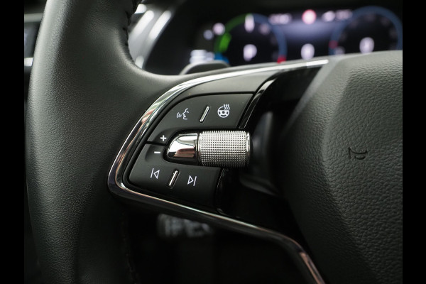 Škoda Superb Combi 1.4 TSI iV Laurin & Klement | Panoramadak | Trekhaak | Massage | Canton | Keyless | Adaptive Cruise