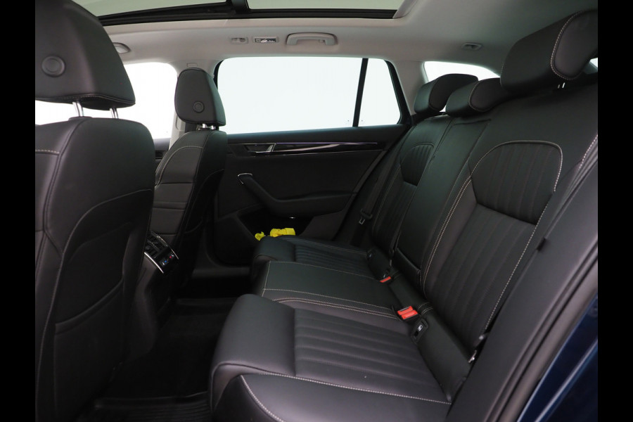 Škoda Superb Combi 1.4 TSI iV Laurin & Klement | Panoramadak | Trekhaak | Massage | Canton | Keyless | Adaptive Cruise
