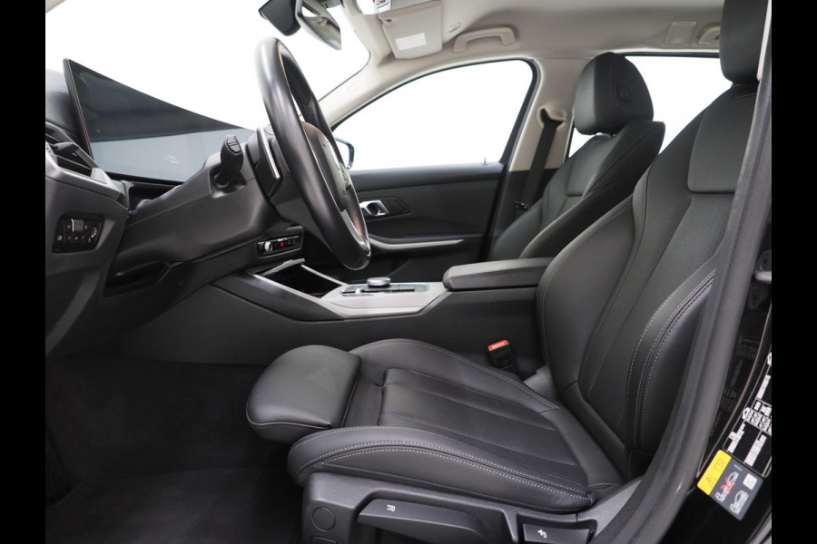 BMW 3 Serie Touring 320e LCI Shadow Line | Nieuw Model | Widescreen | Carplay | Leder | Cruise | DAB | LED | PDC