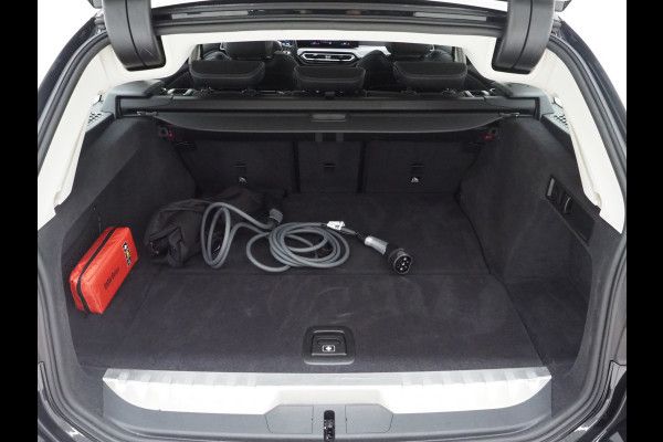 BMW 3 Serie Touring 320e LCI Shadow Line | Nieuw Model | Widescreen | Carplay | Leder | Cruise | DAB | LED | PDC