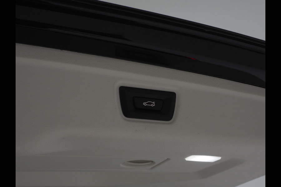 BMW 3 Serie Touring 320e LCI Shadow Line | Nieuw Model | Widescreen | Carplay | Leder | Cruise | DAB | LED | PDC