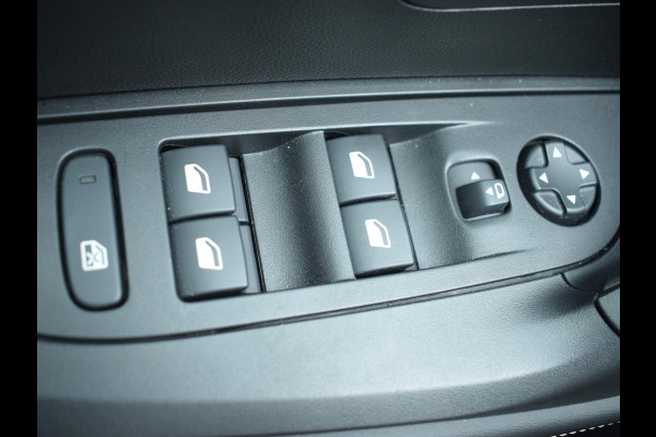 Peugeot 2008 1.2 PureTech 100 Allure | CAMERA + SENSOREN | CARPLAY | NAVIGATIE | E.C.C. | 9.401 KM