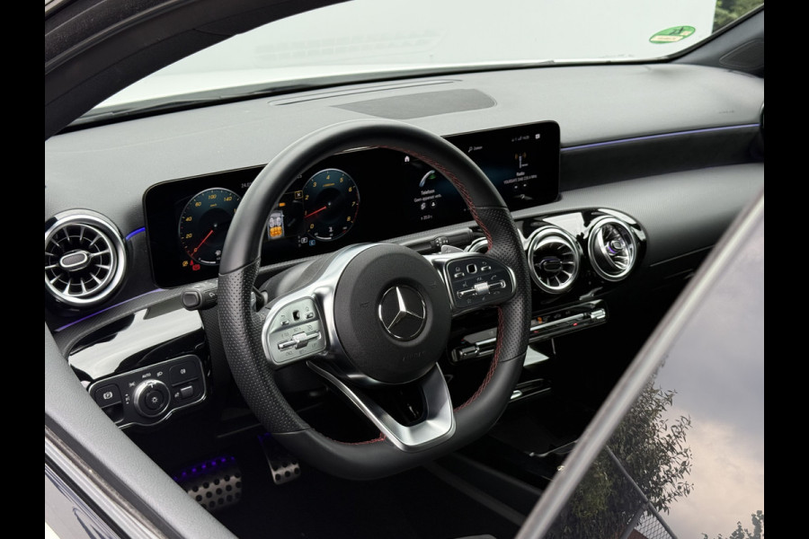 Mercedes-Benz A-Klasse 180 Business Solution AMG | Pano | MBUX | Ambient Light | Camera | Keyless | LED | DAB+