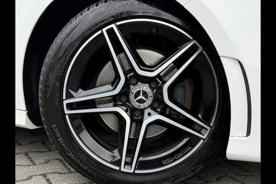 Mercedes-Benz A-Klasse 180 Business Solution AMG | Pano | MBUX | Ambient Light | Camera | Keyless | LED | DAB+