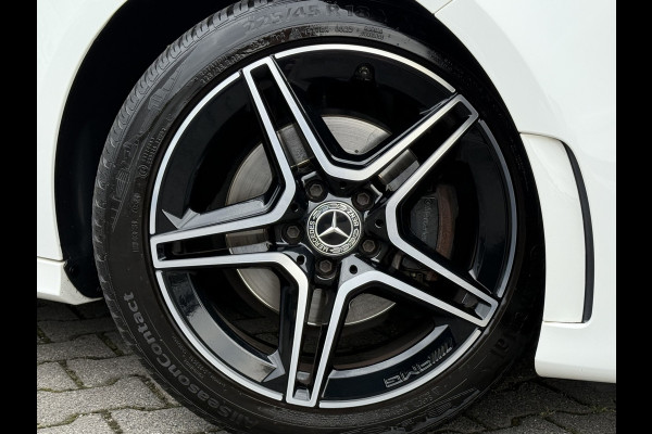 Mercedes-Benz A-Klasse 180 Business Solution AMG | Pano | MBUX | Ambient Light | Camera | Keyless | LED | DAB+