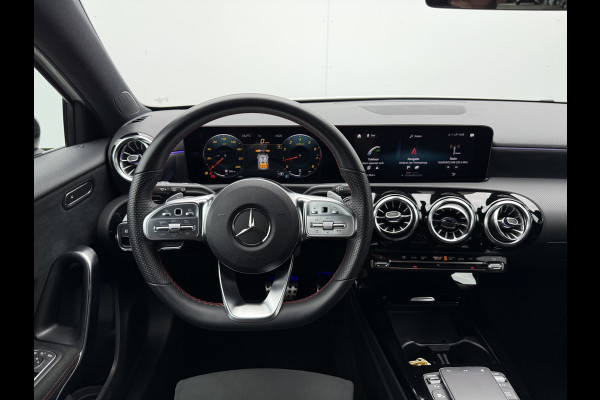 Mercedes-Benz A-Klasse 180 Business Solution AMG | Pano | MBUX | Ambient Light | Camera | Keyless | LED | DAB+