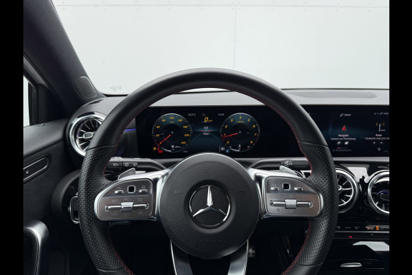 Mercedes-Benz A-Klasse 180 Business Solution AMG | Pano | MBUX | Ambient Light | Camera | Keyless | LED | DAB+