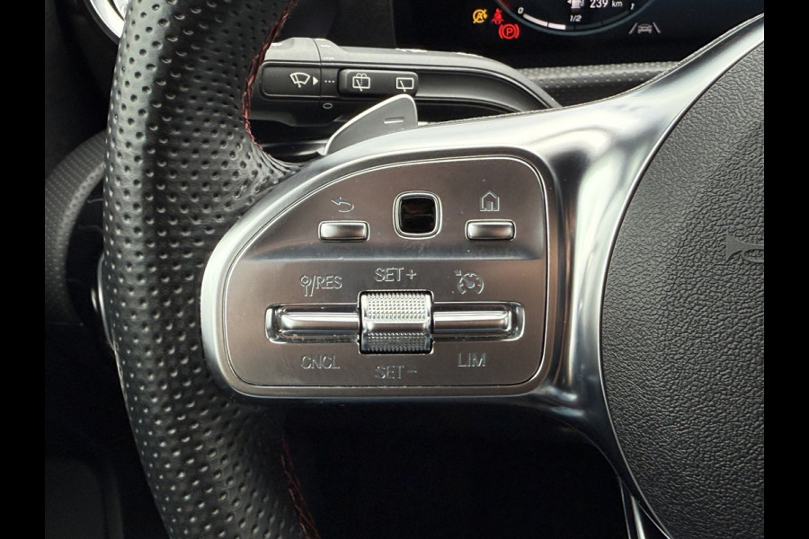 Mercedes-Benz A-Klasse 180 Business Solution AMG | Pano | MBUX | Ambient Light | Camera | Keyless | LED | DAB+