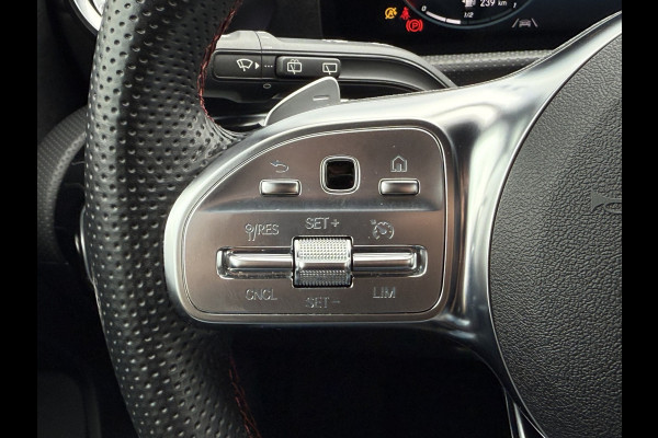 Mercedes-Benz A-Klasse 180 Business Solution AMG | Pano | MBUX | Ambient Light | Camera | Keyless | LED | DAB+
