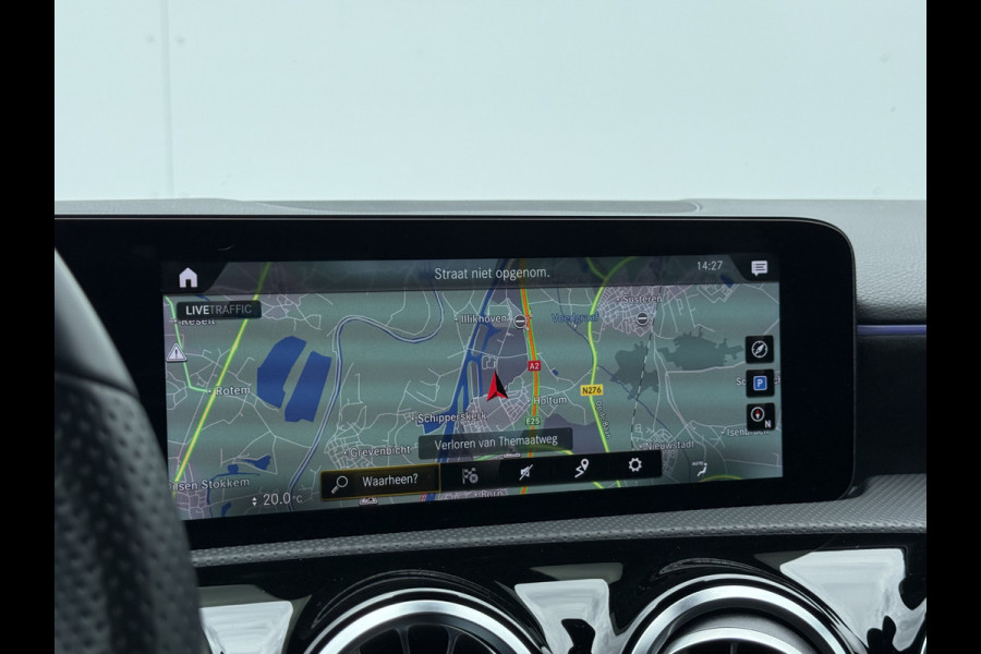 Mercedes-Benz A-Klasse 180 Business Solution AMG | Pano | MBUX | Ambient Light | Camera | Keyless | LED | DAB+