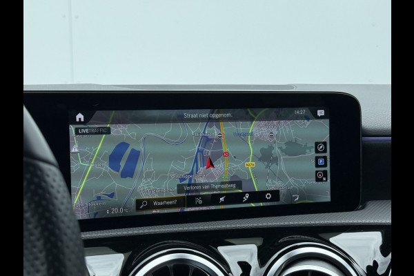 Mercedes-Benz A-Klasse 180 Business Solution AMG | Pano | MBUX | Ambient Light | Camera | Keyless | LED | DAB+