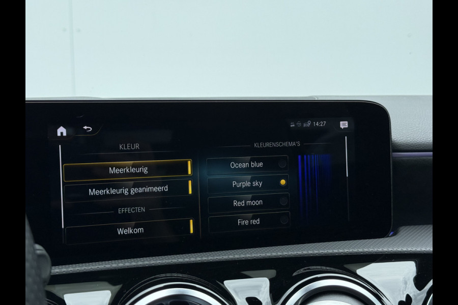Mercedes-Benz A-Klasse 180 Business Solution AMG | Pano | MBUX | Ambient Light | Camera | Keyless | LED | DAB+