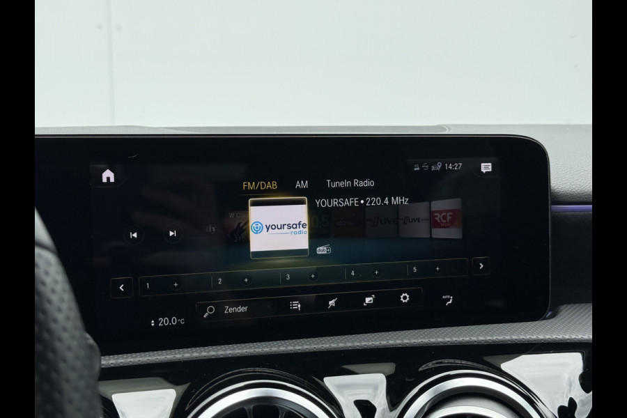 Mercedes-Benz A-Klasse 180 Business Solution AMG | Pano | MBUX | Ambient Light | Camera | Keyless | LED | DAB+