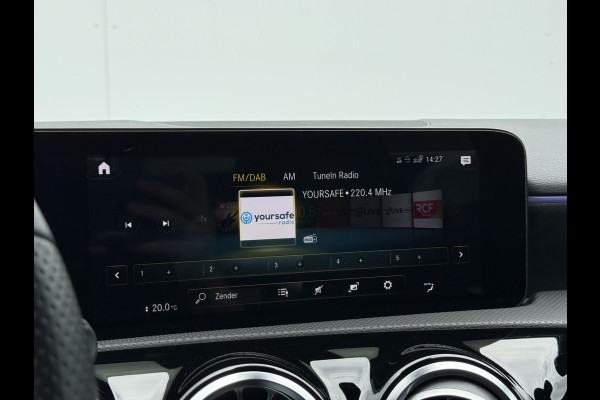 Mercedes-Benz A-Klasse 180 Business Solution AMG | Pano | MBUX | Ambient Light | Camera | Keyless | LED | DAB+