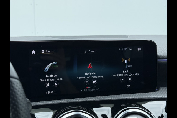 Mercedes-Benz A-Klasse 180 Business Solution AMG | Pano | MBUX | Ambient Light | Camera | Keyless | LED | DAB+