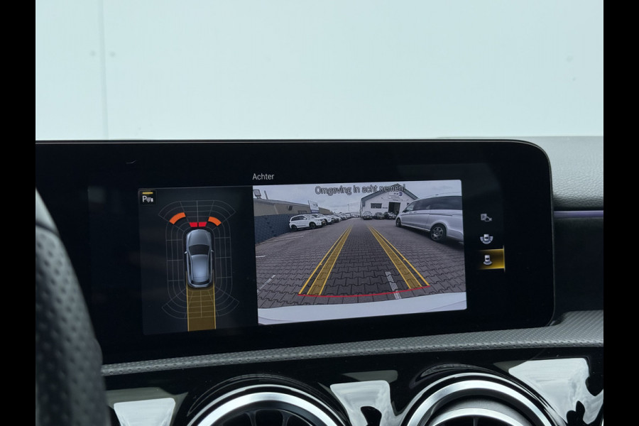 Mercedes-Benz A-Klasse 180 Business Solution AMG | Pano | MBUX | Ambient Light | Camera | Keyless | LED | DAB+