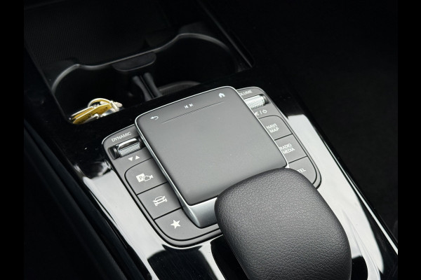 Mercedes-Benz A-Klasse 180 Business Solution AMG | Pano | MBUX | Ambient Light | Camera | Keyless | LED | DAB+