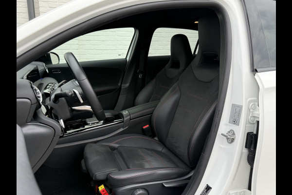 Mercedes-Benz A-Klasse 180 Business Solution AMG | Pano | MBUX | Ambient Light | Camera | Keyless | LED | DAB+
