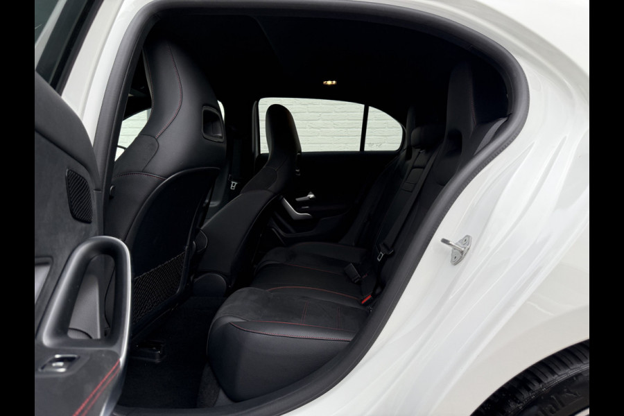 Mercedes-Benz A-Klasse 180 Business Solution AMG | Pano | MBUX | Ambient Light | Camera | Keyless | LED | DAB+