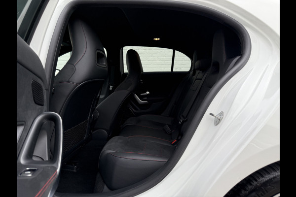 Mercedes-Benz A-Klasse 180 Business Solution AMG | Pano | MBUX | Ambient Light | Camera | Keyless | LED | DAB+