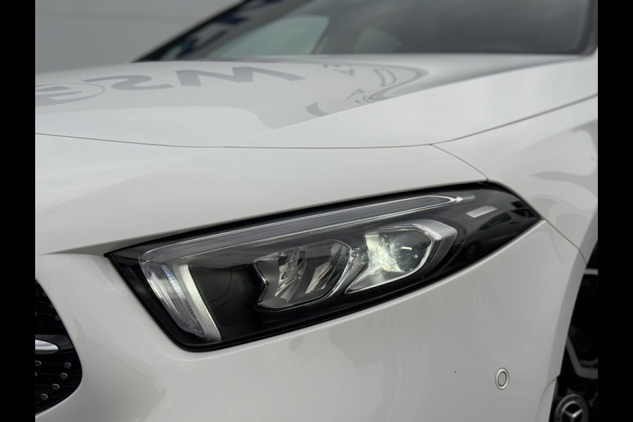 Mercedes-Benz A-Klasse 180 Business Solution AMG | Pano | MBUX | Ambient Light | Camera | Keyless | LED | DAB+