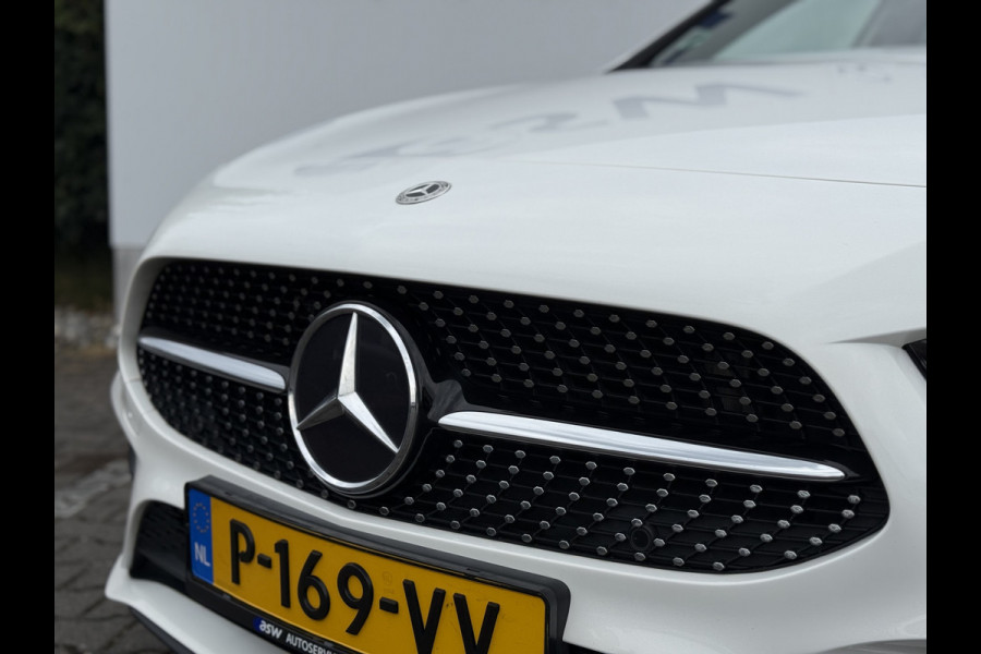 Mercedes-Benz A-Klasse 180 Business Solution AMG | Pano | MBUX | Ambient Light | Camera | Keyless | LED | DAB+
