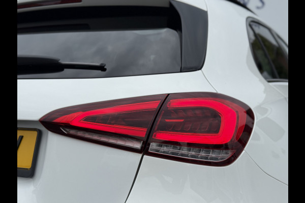 Mercedes-Benz A-Klasse 180 Business Solution AMG | Pano | MBUX | Ambient Light | Camera | Keyless | LED | DAB+