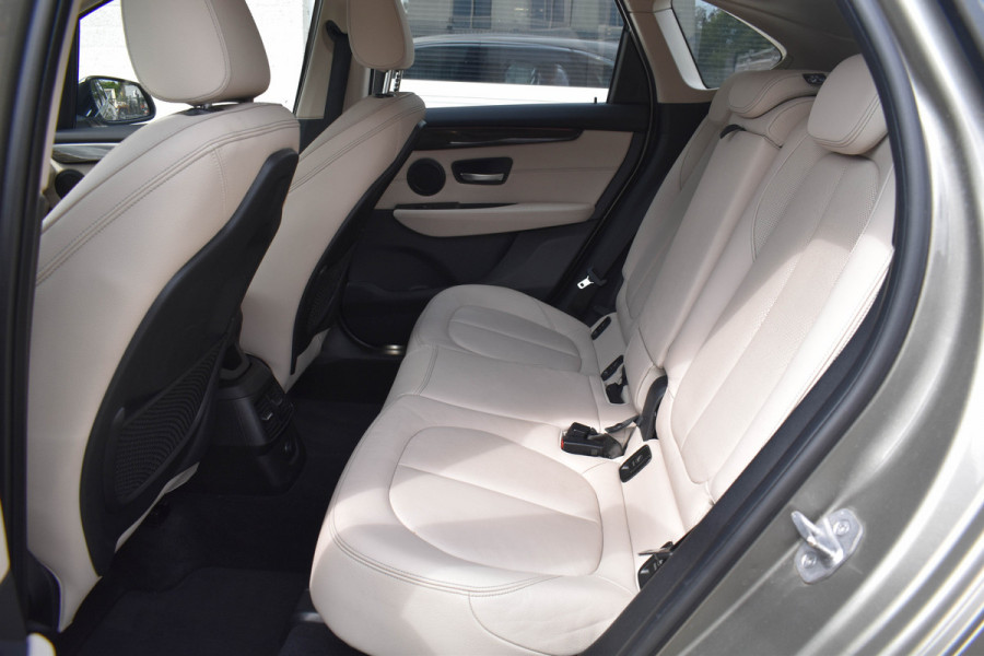 BMW 2 Serie Active Tourer 218i High Executive | Head Up | Leder | Navi | Stoelverwarming