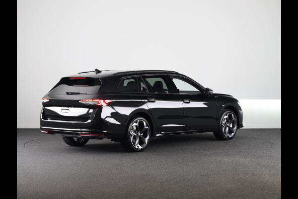 Škoda Superb Combi Sportline Business PHEV 1.5 TSI 204 pk 6 versn. DSG | Travel assist plus | Panoramadak | Canton | 19 inch lichtmetalen velgen