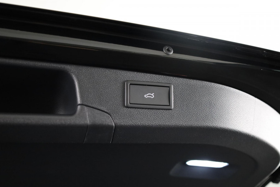Škoda Superb Combi Sportline Business PHEV 1.5 TSI 204 pk 6 versn. DSG | Travel assist plus | Panoramadak | Canton | 19 inch lichtmetalen velgen