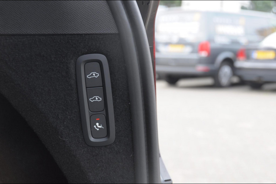 Volvo XC90 T8 455PK Automaat Plug-in hybrid AWD Ultra Dark / Luchtvering / Bowers & Wilkens / Extra getint glas / Nappa leder met Ventilatie / Gelamineerde zijruiten rondom