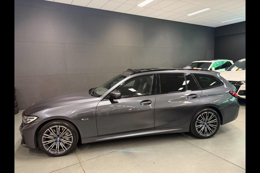 BMW 3 Serie Touring 330e M-SPORT PANO/H-KARDON/V-COCKPIT/NAVI/CAM/DAB/CARPLAY///