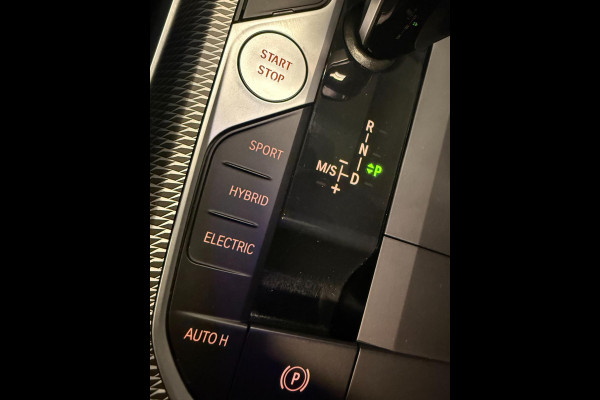 BMW 3 Serie Touring 330e M-SPORT PANO/H-KARDON/V-COCKPIT/NAVI/CAM/DAB/CARPLAY///