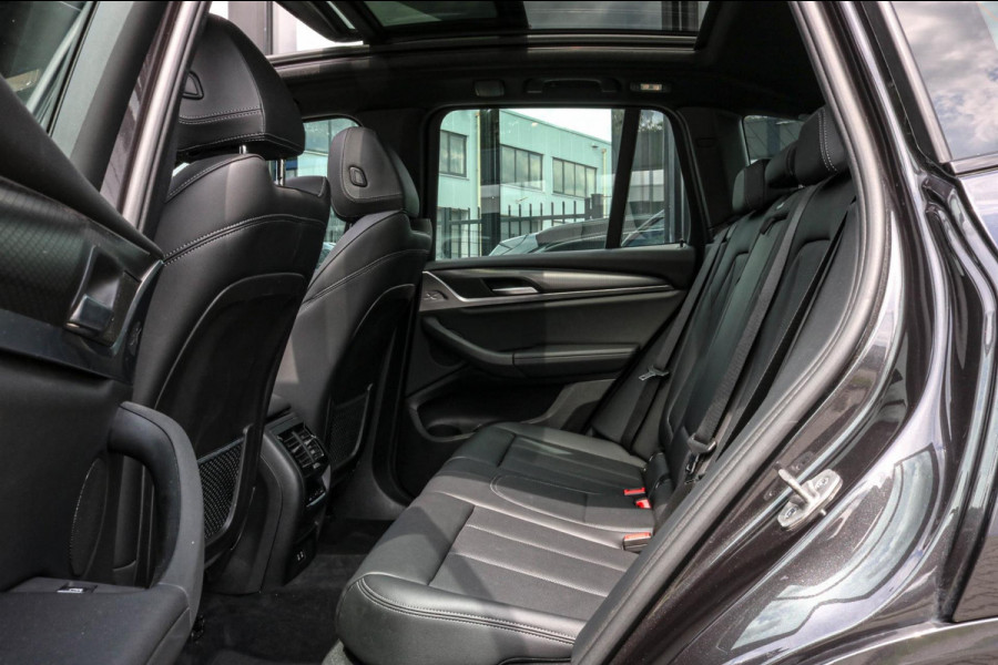 BMW X3 XDrive30e - M-SPORT - PANO - TREKHAAK - 20 INCH - NIEUW MODEL!