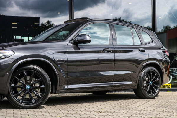 BMW X3 XDrive30e - M-SPORT - PANO - TREKHAAK - 20 INCH - NIEUW MODEL!