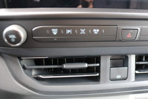 Ford Transit Custom 2.0 TDci L2 H1 Limited Airco Navigatie Apple Carplay (wordt verwacht)