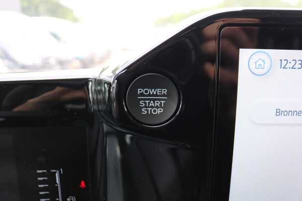Ford Transit Custom 2.0 TDci L2 H1 Limited Airco Navigatie Apple Carplay (wordt verwacht)