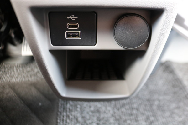 Ford Transit Custom 2.0 TDci L2 H1 Limited Airco Navigatie Apple Carplay (wordt verwacht)