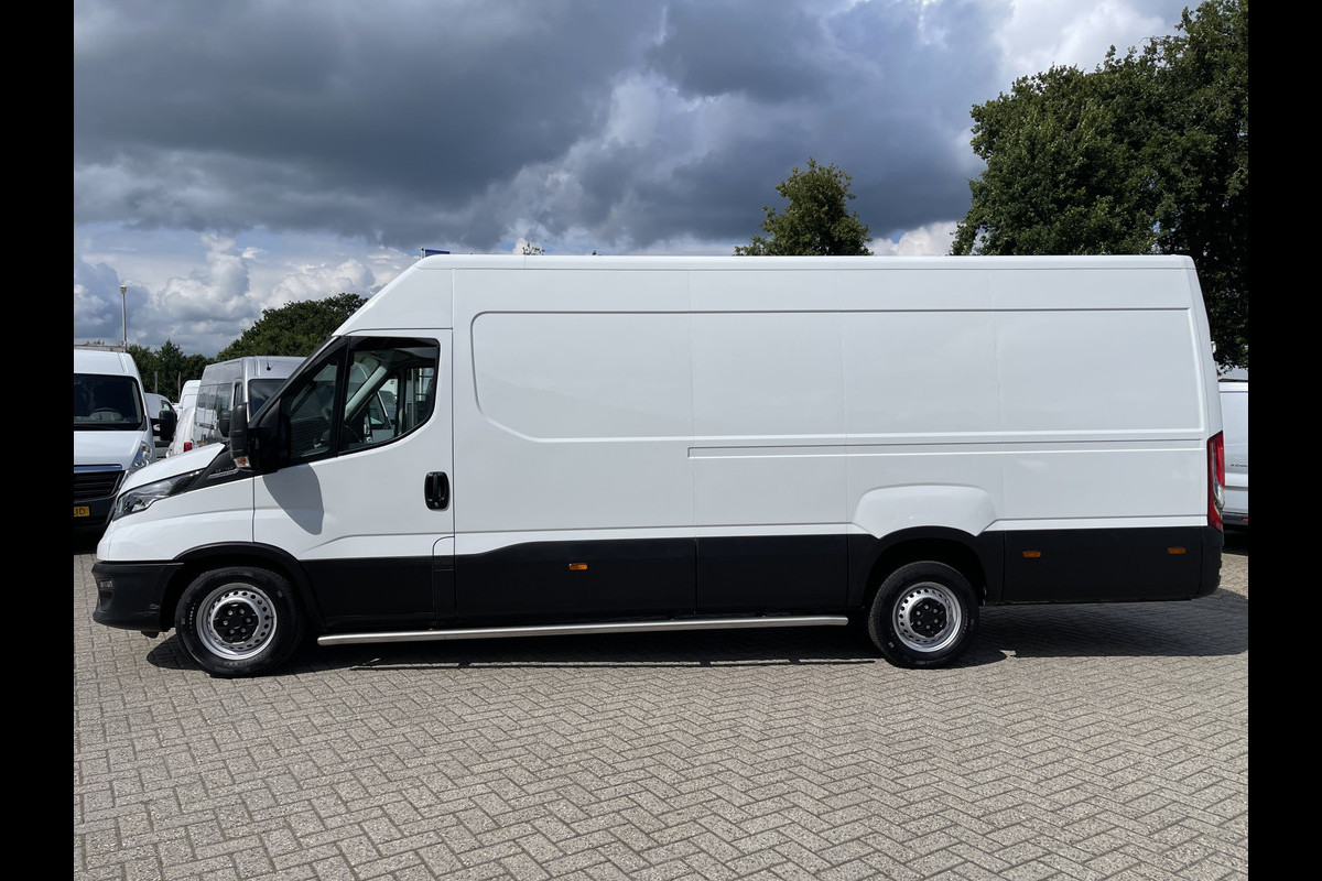 Iveco Daily 35S14V 2.3 136pk 410 L4H2 Himatic automaat / vaste prijs rijklaar € 23.950 ex btw / lease vanaf € 391 / trekhaak 3500 kg / airco / cruise control / laadruimte 475 cm lang !