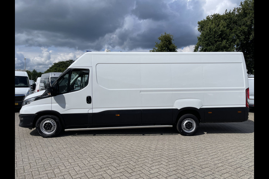 Iveco Daily 35S14V 2.3 136pk 410 L4H2 Himatic automaat / vaste prijs rijklaar € 23.950 ex btw / lease vanaf € 391 / trekhaak 3500 kg / airco / cruise control / laadruimte 475 cm lang !