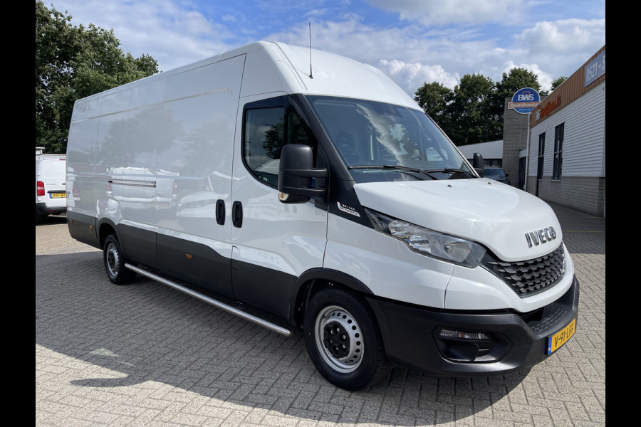 Iveco Daily 35S14V 2.3 136pk 410 L4H2 Himatic automaat / vaste prijs rijklaar € 23.950 ex btw / lease vanaf € 391 / trekhaak 3500 kg / airco / cruise control / laadruimte 475 cm lang !