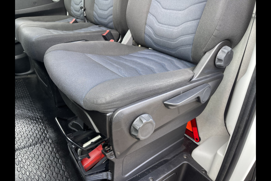 Iveco Daily 35S14V 2.3 136pk 410 L4H2 Himatic automaat / vaste prijs rijklaar € 23.950 ex btw / lease vanaf € 391 / trekhaak 3500 kg / airco / cruise control / laadruimte 475 cm lang !