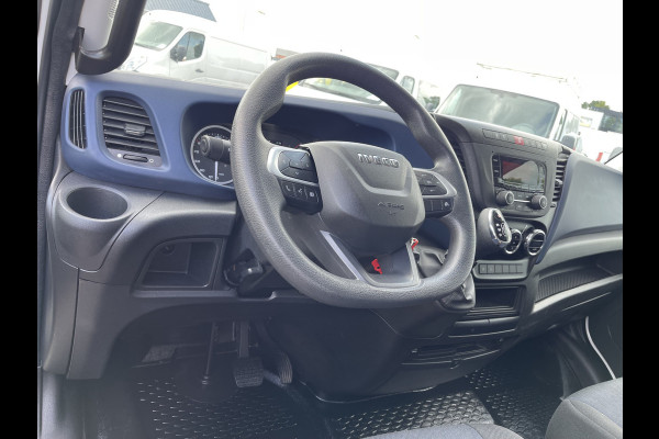 Iveco Daily 35S14V 2.3 136pk 410 L4H2 Himatic automaat / vaste prijs rijklaar € 23.950 ex btw / lease vanaf € 391 / trekhaak 3500 kg / airco / cruise control / laadruimte 475 cm lang !